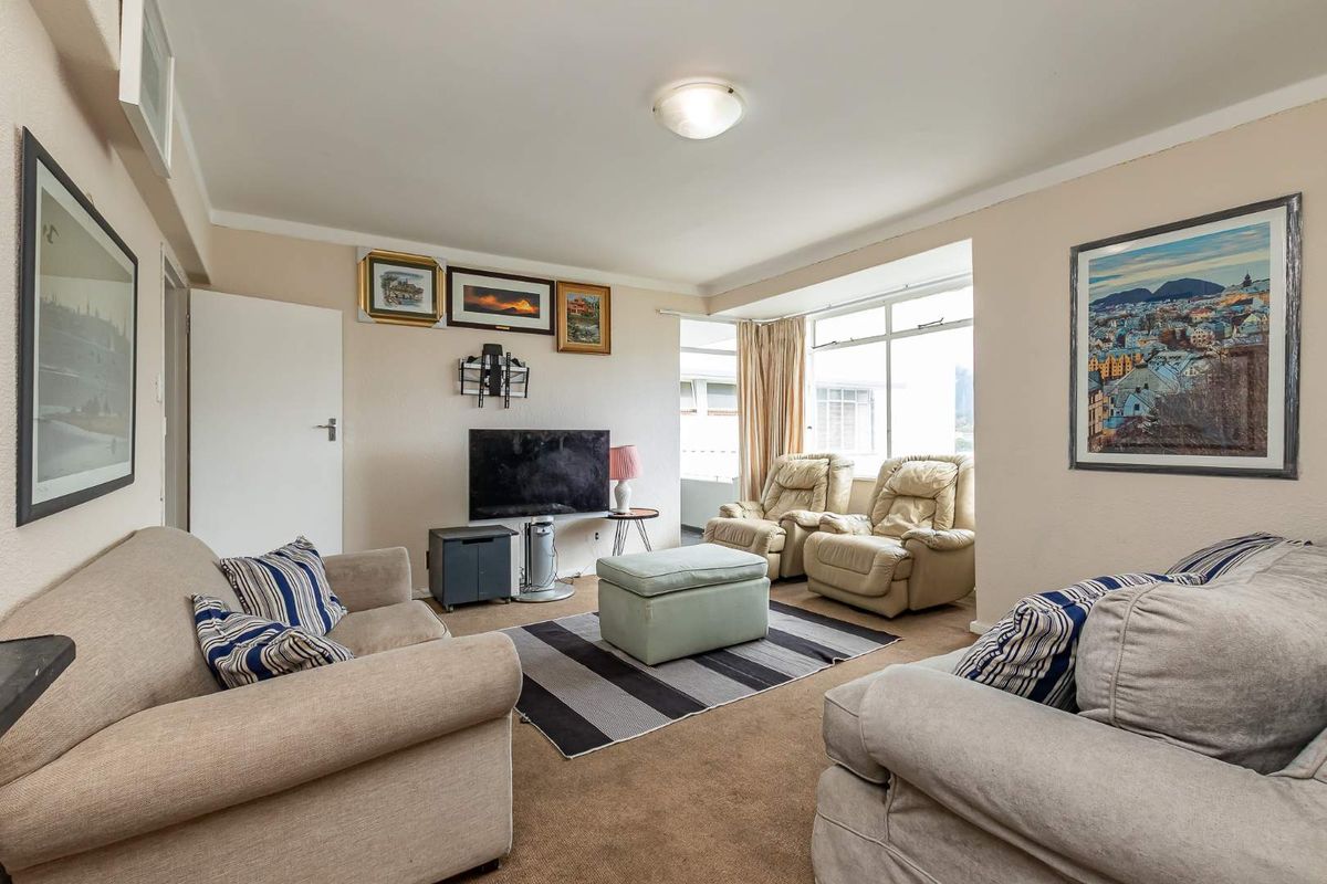 Lock up and go 2 Bed Apartment in the heart of Plumstead - Photo 3