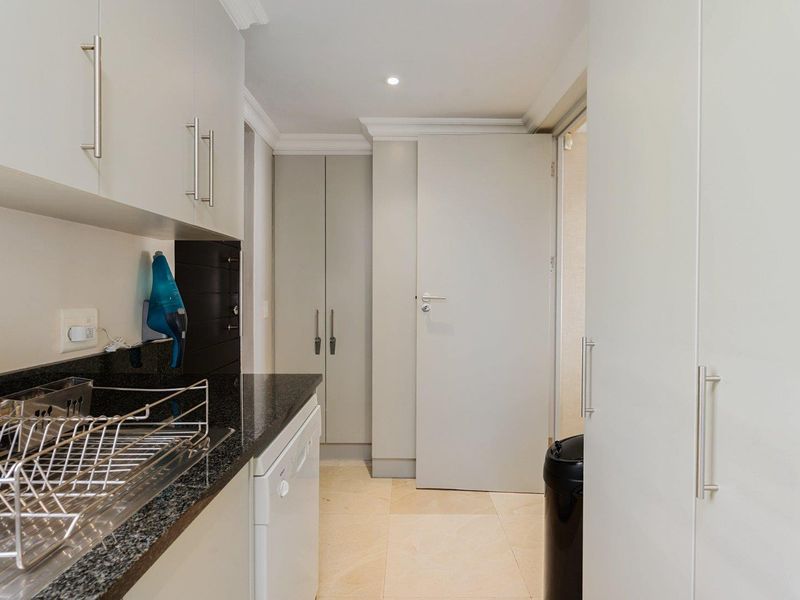 AN EXQUISITE  SEA POINT RESIDENCE WITH BREATHTAKING PANORAMIC OCEAN VIEWS. 238 m 2 - Photo 8