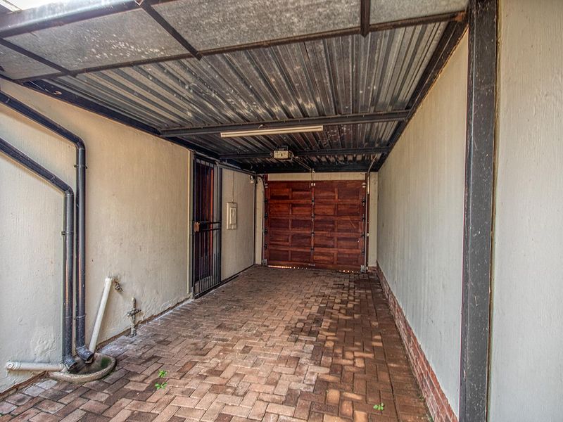 3 Bedroom Renovated simplex! - Photo 9