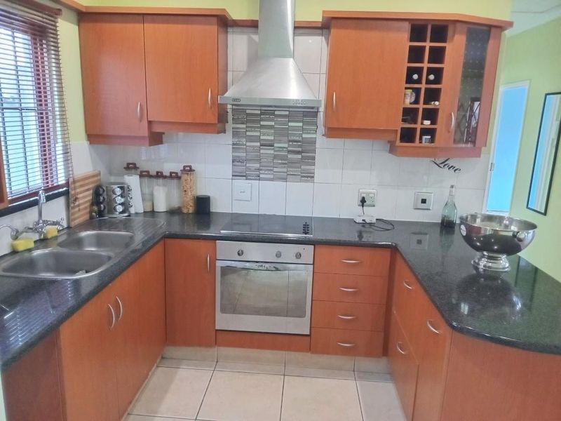 A cosy lock up and go townhouse to rent - Photo 3