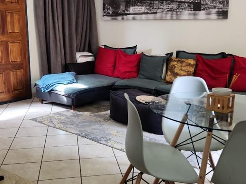 3 Bedroom Townhouse To Rent in Chantelle - Photo 2