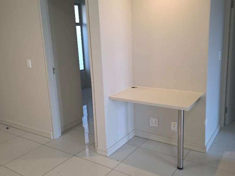 STUPENDOUS 2 BED ULTRA MODERN APARTMENT IN THE ICONIC TYRWHITT COMPLEX - Photo 10