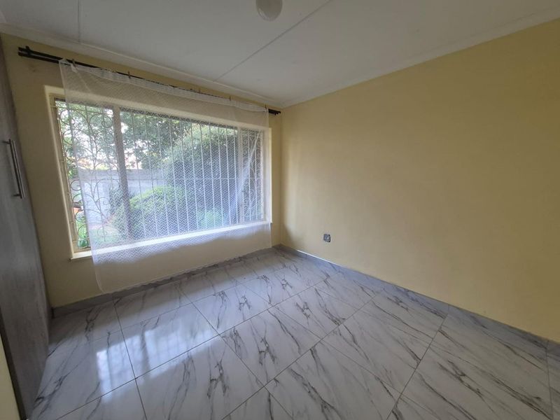 **Newly Renovated Room for Rent in Birchleigh - Available Now!** - Photo 3