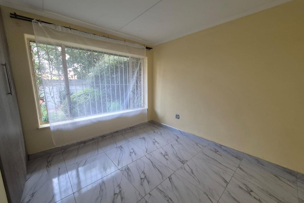 **Newly Renovated Room for Rent in Birchleigh - Available Now!** - Photo 3