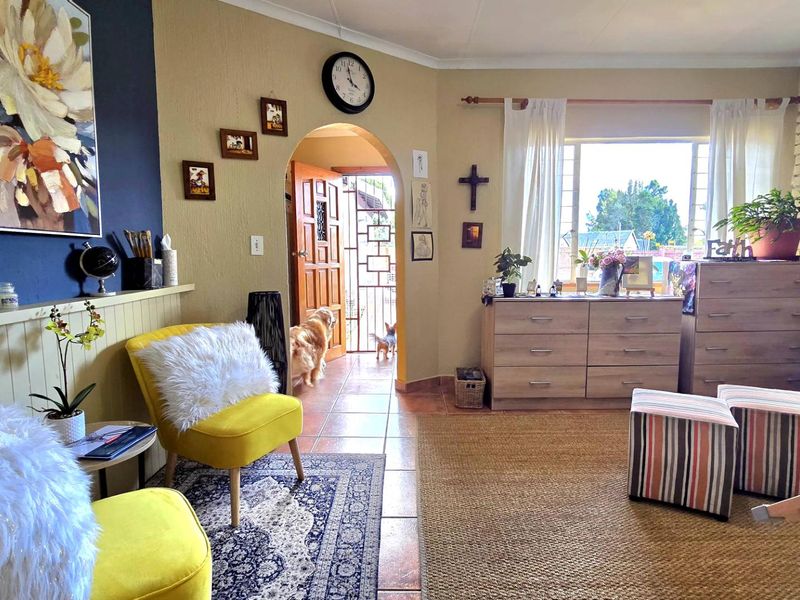 Spacious 4 Bedroom House for Sale in Brackenhurst - Photo 3
