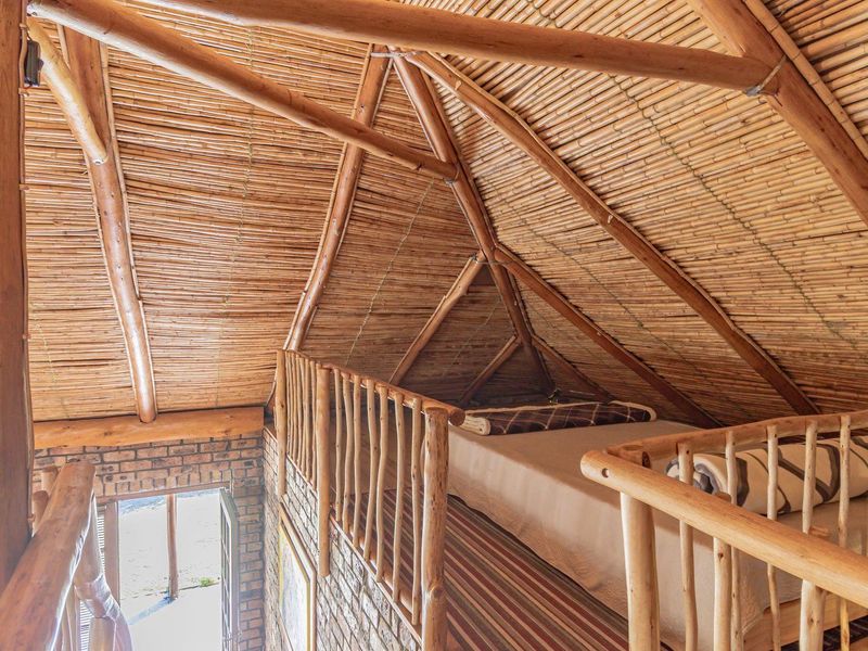 Timeless Appeal and Coastal Comfort - Photo 10