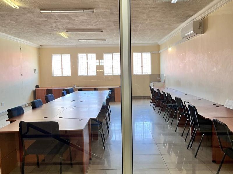 Office to Rent in Southern Industrial Area - Photo 4