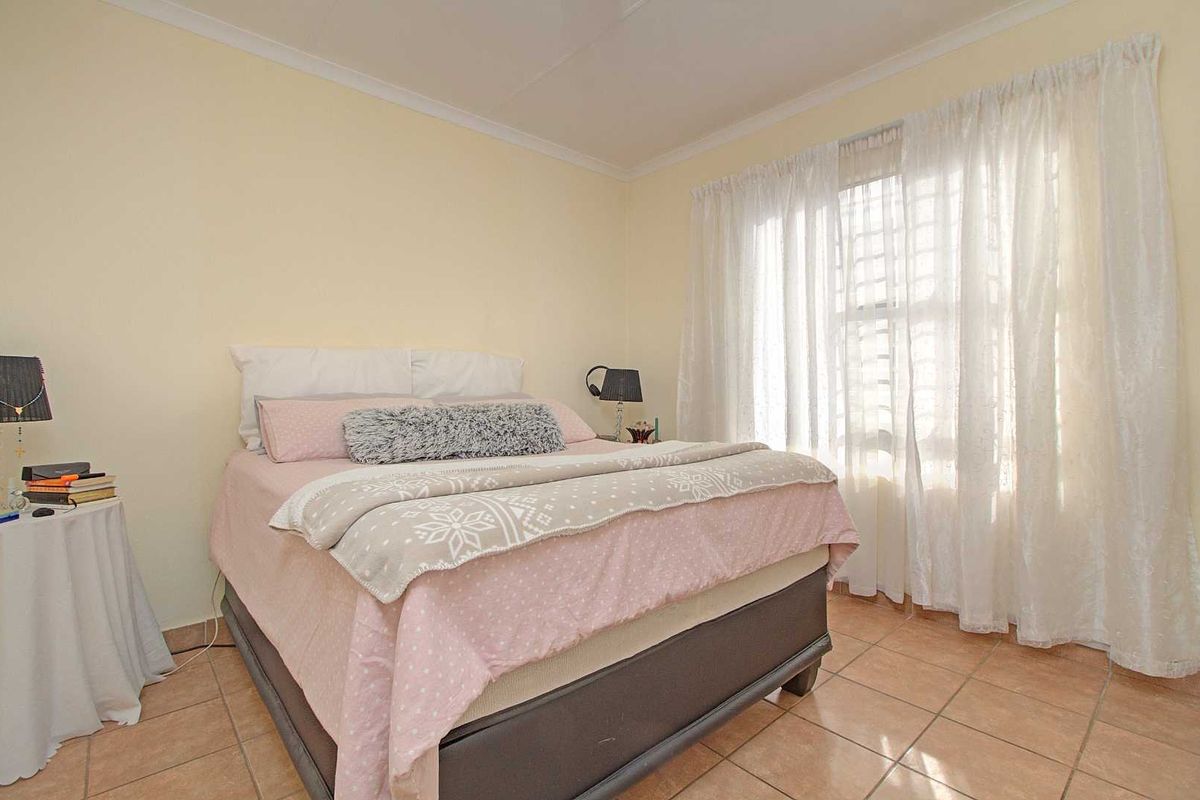 Convenience & Quality Living in Ideal Location! - Photo 4