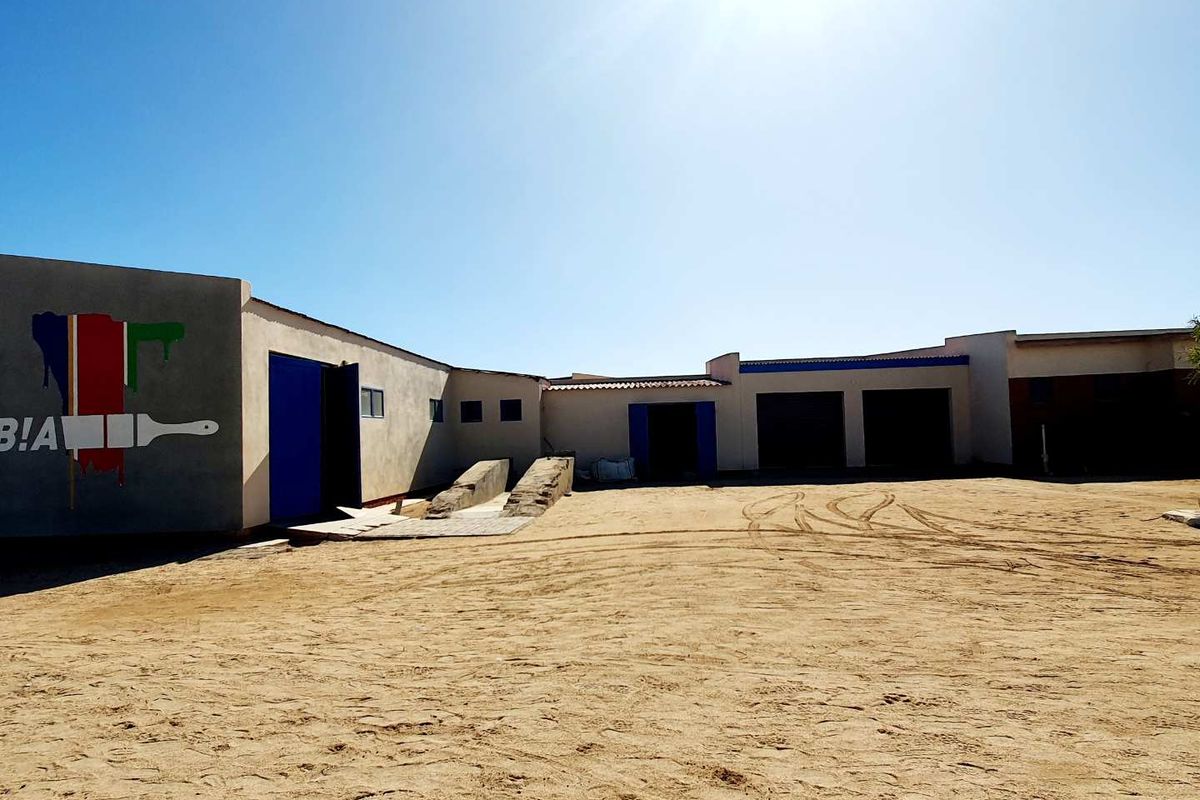 Ideal building to run your own business from! - Photo 3