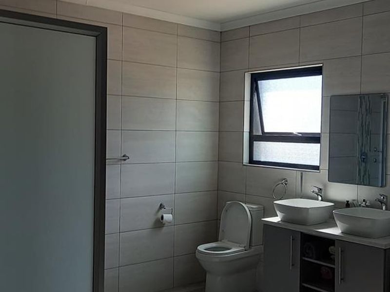 Modern Living - Photo 6