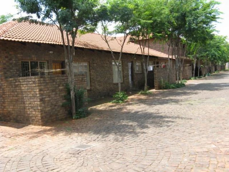 2 BEDROOM UNIT TO RENT IN DOORNPOORT - Photo 3
