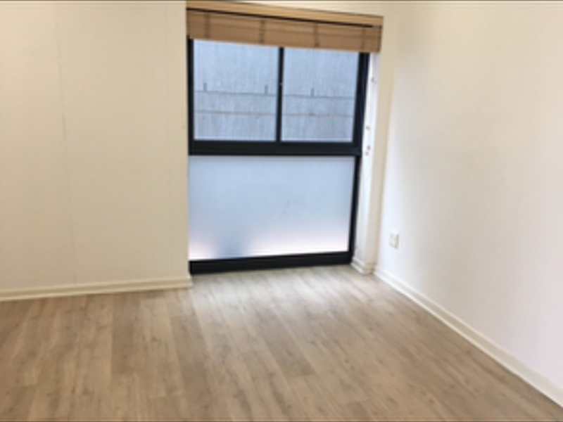 2 Beds, 2 bathrooms UNFURNISHED apartment with 2 parking bays, juliette balcony - Photo 6