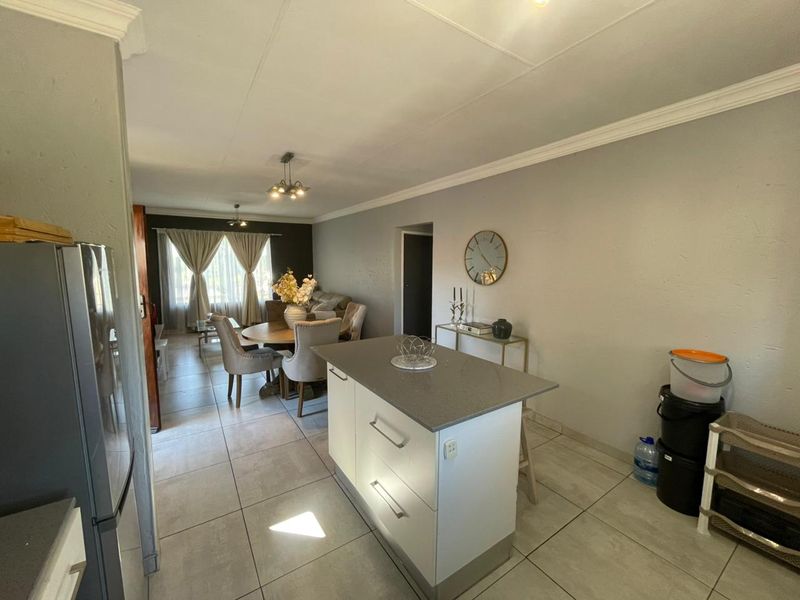 BEAUTIFUL FIRST FLOOR APARTMENT FOR SALE IN ROOIHUISKRAAL NORTH!!! - Photo 10