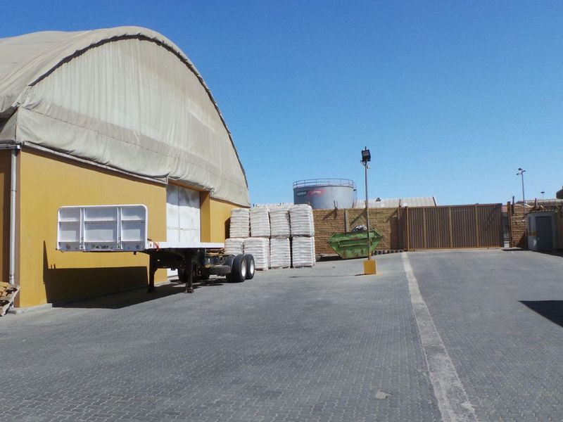 Rare Find! Industrial Warehouse 3650m2 warehouse underroof! Selling as PTY! - Photo 5