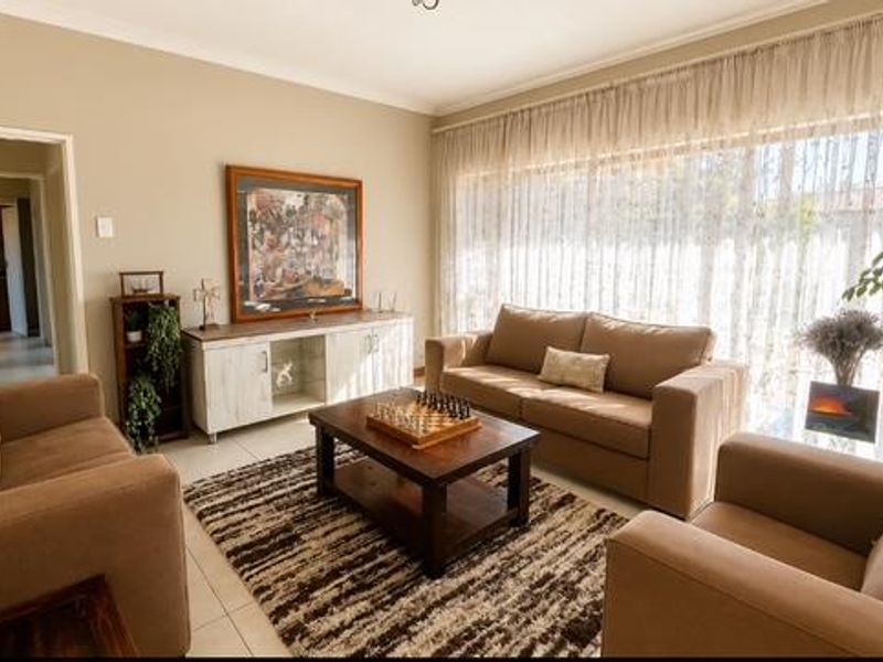A Residence of Distinction - Photo 8