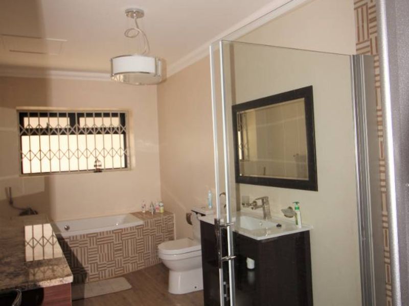 Small Holding with 5 Dwellings for sale - Photo 8