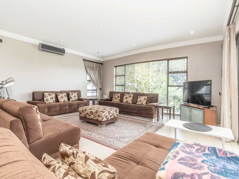 Elevated Golf Estate Living - Photo 9