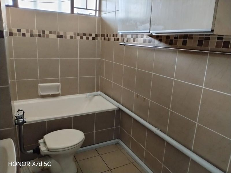2-Bedroom, 2- bathroom . beautiful views of Moses Madiba stadium - Photo 9