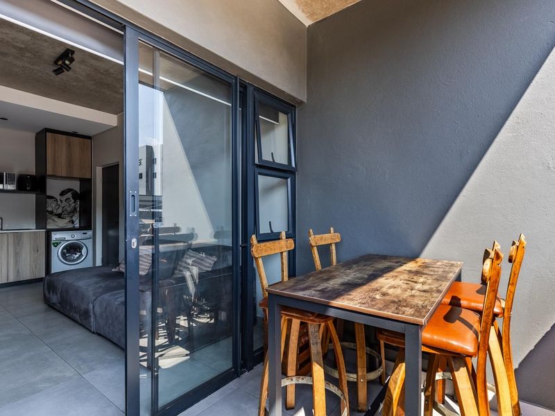 Modern 1-Bedroom Apartment in the Heart of Waterkloof - Photo 3