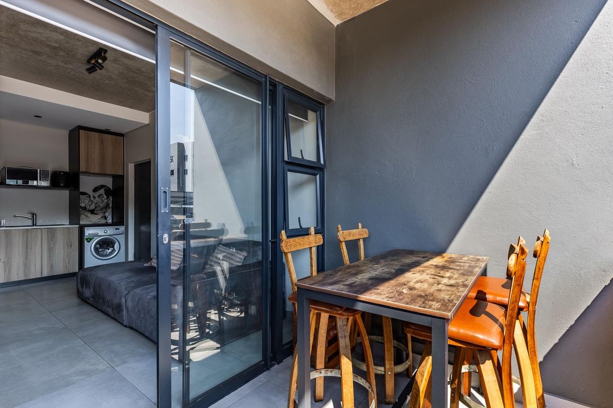 Modern 1-Bedroom Apartment in the Heart of Waterkloof - Photo 3