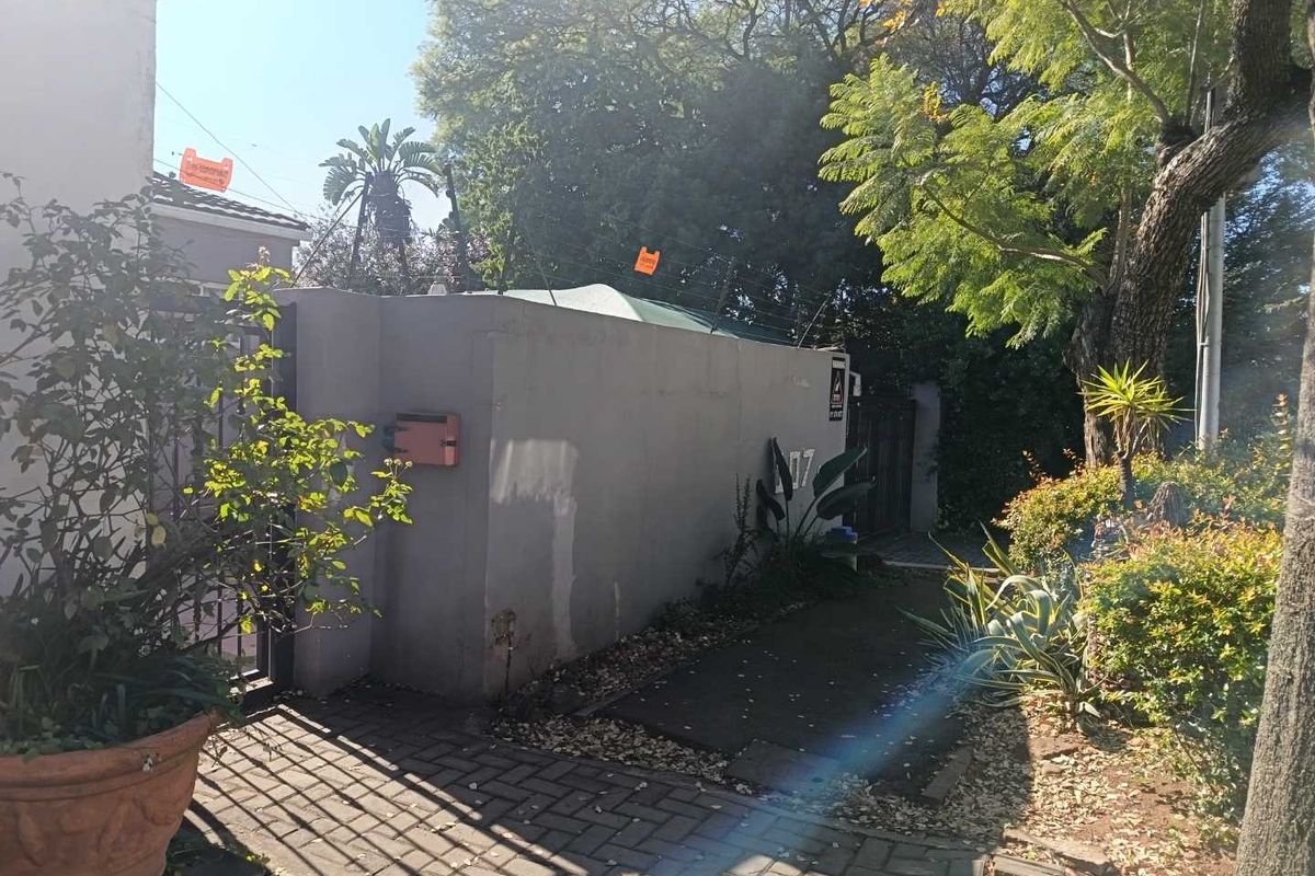 Urgent Sale! Well maintained 2 bedroom home with 2 flatlets for sale! - Photo 4