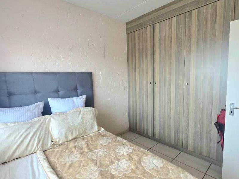 2 bed, 1 bath apartment for sale in Paulshof, Midrand. - Photo 6