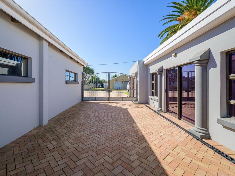 Sunday’s Riverfront Home for Sale - Photo 3