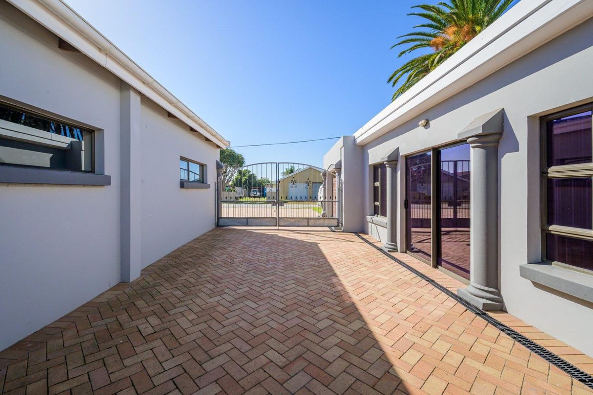 Sunday’s Riverfront Home for Sale - Photo 3