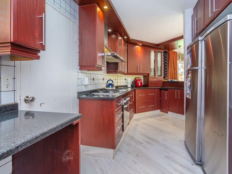 Family Living in the heart of Noordheuwel - Photo 10