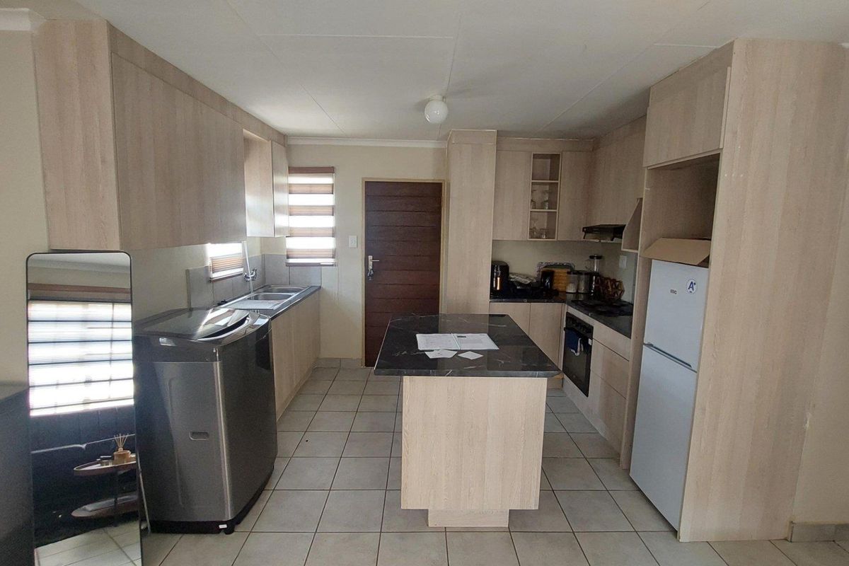Sky City Living: 3-Bedroom Home with Modern Touches! - Photo 3