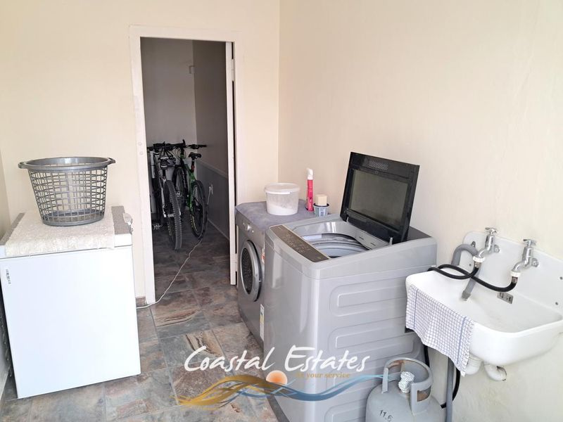 Developer's Dream: Prime Corner Property with Endless Potential - Photo 8