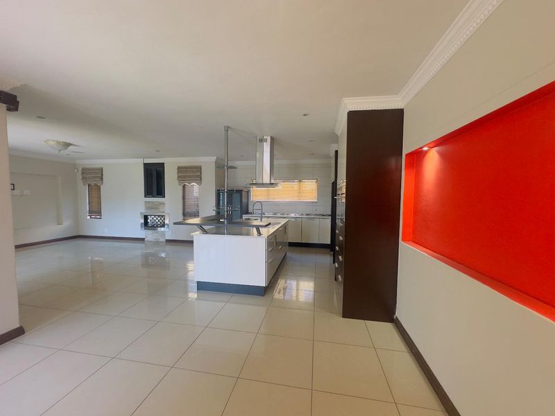 4 Bedroom House to Rent in Blue Valley Golf Estate - Photo 7