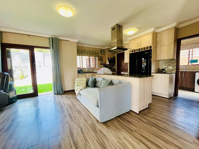 Prime 5-Bedroom Property in a Sought-After Woodlands Estate, Barbeque Downs - Photo 7