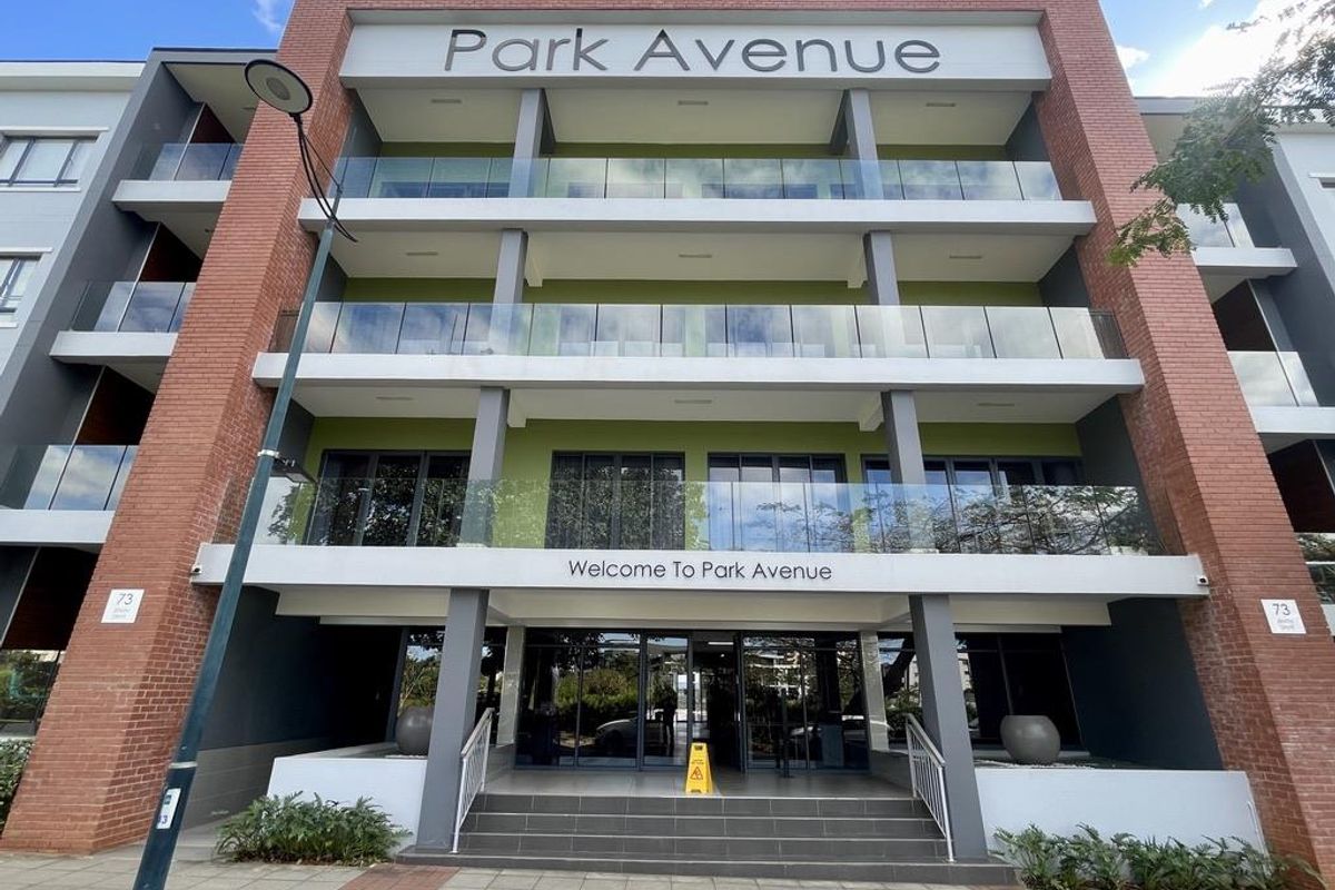 Hendra - Modern 3-Bedroom Apartment in Umhlanga Ridge - Photo 2