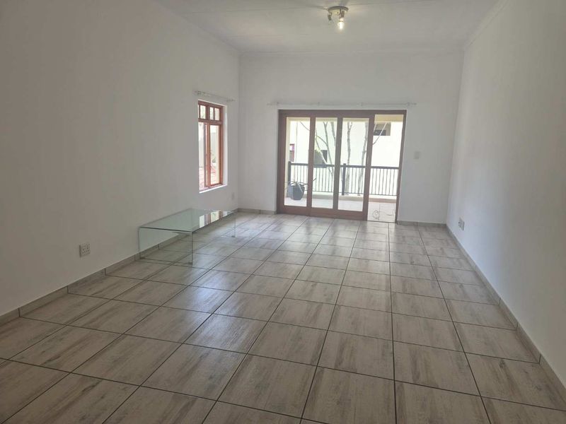Charming Two Bedroom Apartment in Secure Estate - Photo 3