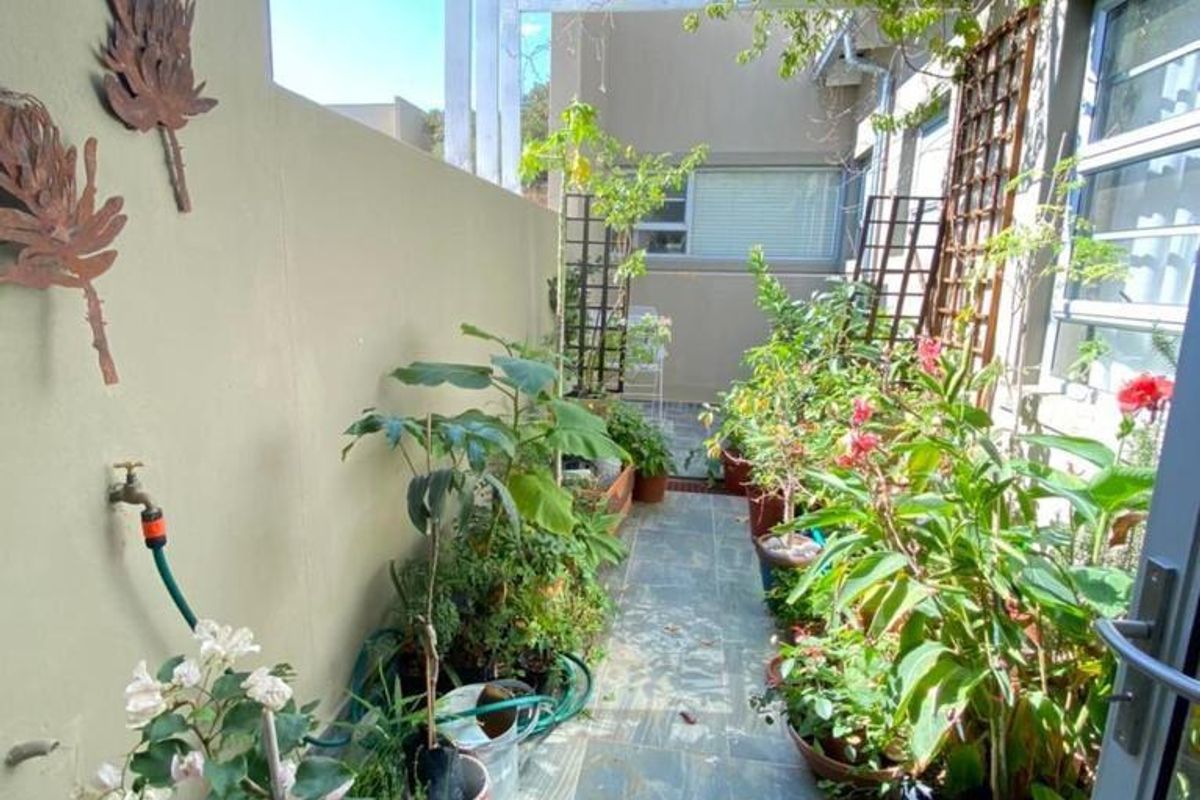 4 Bedroom House For Sale in Elisenheim - Photo 4