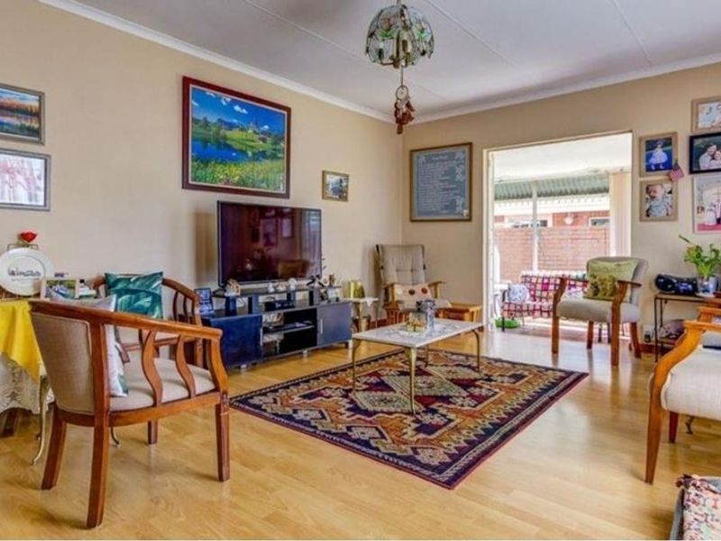 3 Bedroom House in Glen Marais - Photo 3