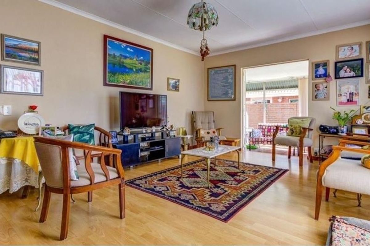 3 Bedroom House in Glen Marais - Photo 3