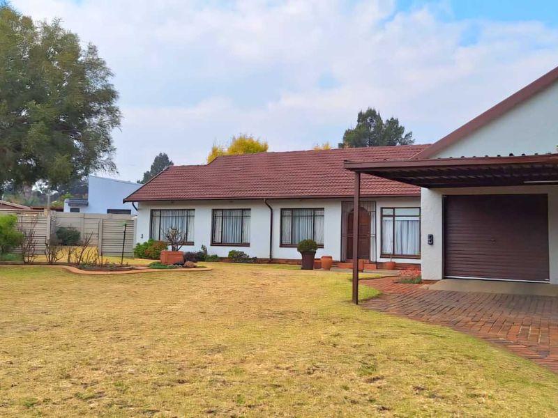 5 Bedroom Property Neat as a Pin!! - Photo 4