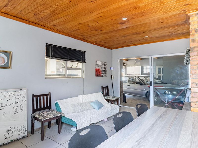 Great 2 bedroom 1 Bathroom Plus Pool For Sale - Photo 7