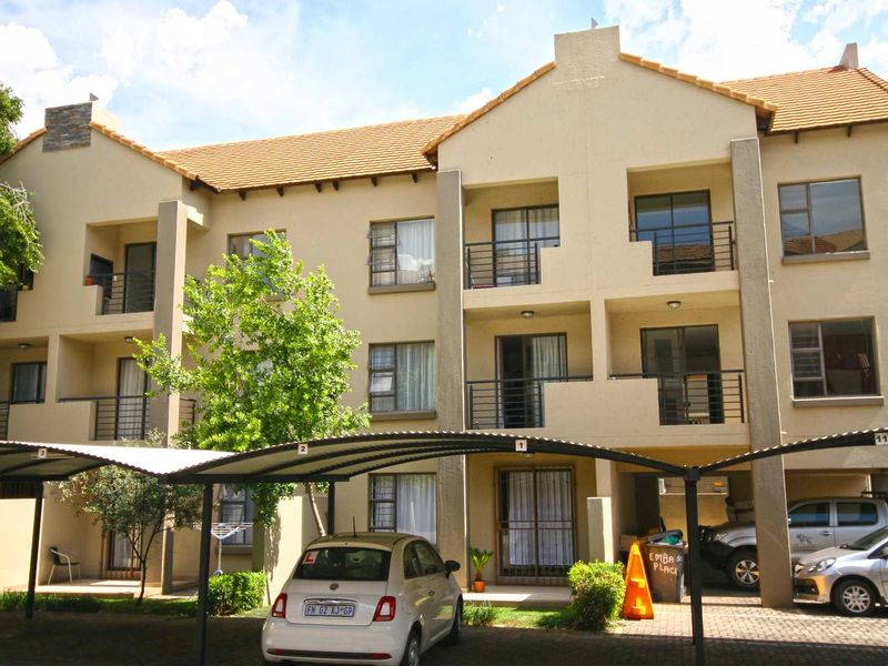 Modern 1 bedroom Unit at Embassy Place | R6 500 - Photo 1