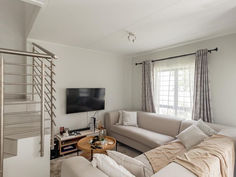 Modern 3 bedroom in a Secure and Sought-After Estate available for rent. - Photo 7