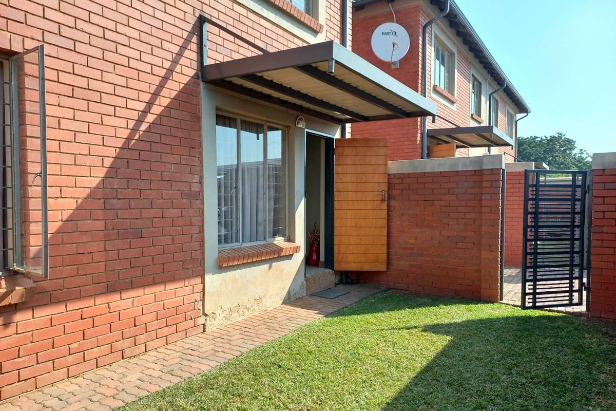 Two bedroom town house for sale in Andeon Pretoria West - Photo 5