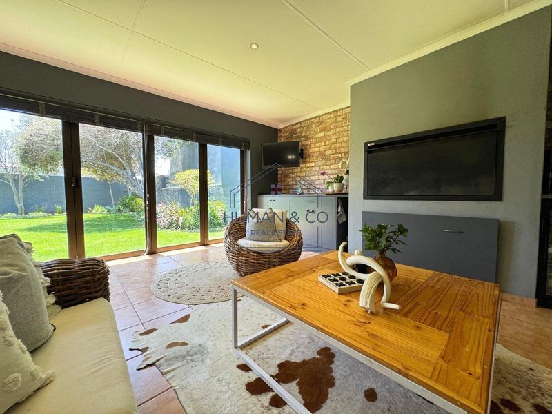 Hidden Gem in Fairway Estate: A Cozy Family Home - Photo 5