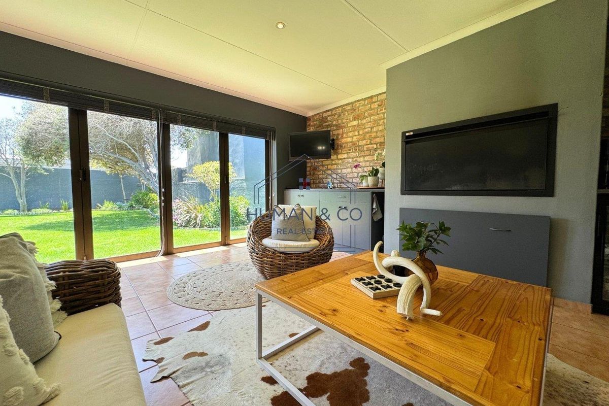 Hidden Gem in Fairway Estate: A Cozy Family Home - Photo 5