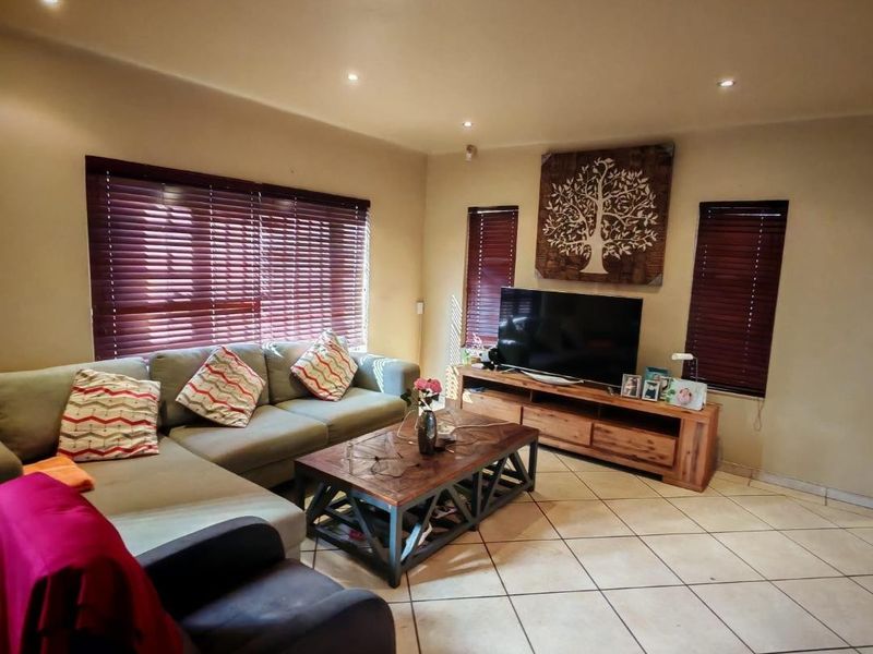A Rare Double-Storey Home with Breathtaking Golf Course Views. - Photo 3