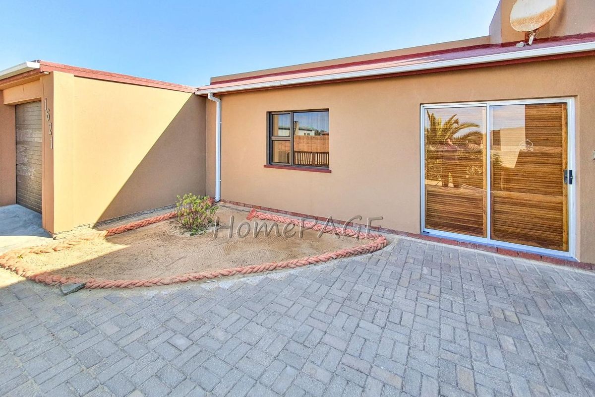 Ext 6, Henties Bay:  Quaint 2 Bedr Home is for sale - Photo 4