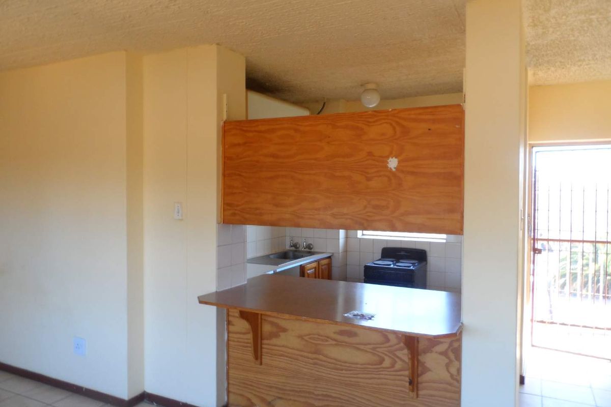 BACHELOR FLAT TO RENT IN PRETORIA WEST - Photo 3