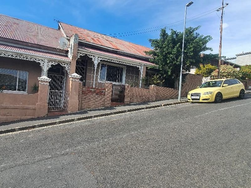 Amazing Views - 6 Bedroom House needs TLC For Sale POA - Photo 7