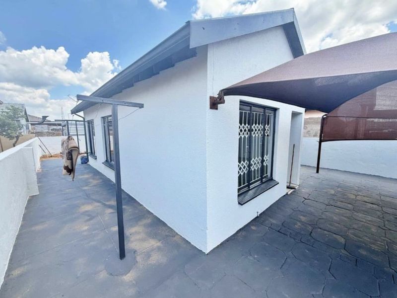 Three bedrooms house for sale in Soshanguve V V East Ext 4 - Photo 8